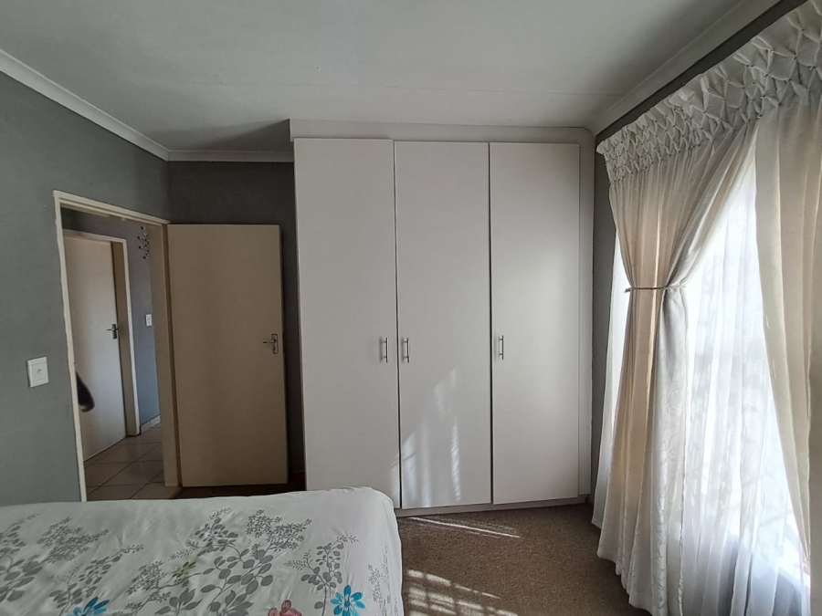 2 Bedroom Property for Sale in Olievenhoutbosch A H Gauteng