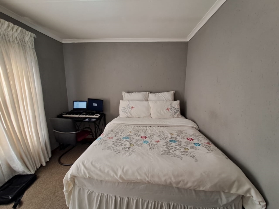 2 Bedroom Property for Sale in Olievenhoutbosch A H Gauteng