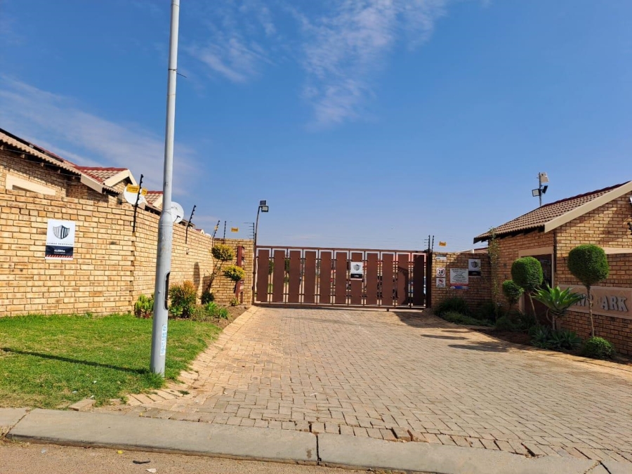 2 Bedroom Property for Sale in Olievenhoutbosch A H Gauteng