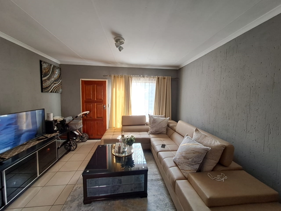 2 Bedroom Property for Sale in Olievenhoutbosch A H Gauteng