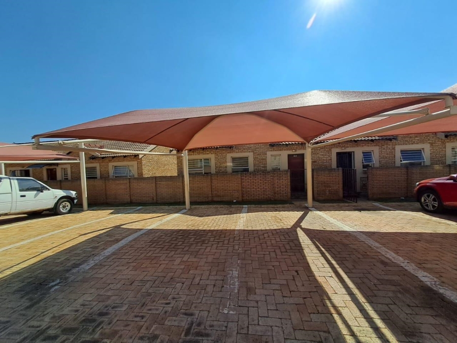 2 Bedroom Property for Sale in Olievenhoutbosch A H Gauteng