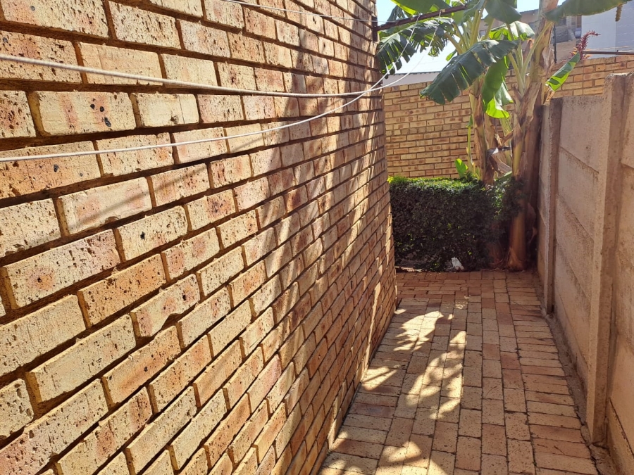 2 Bedroom Property for Sale in Olievenhoutbosch A H Gauteng