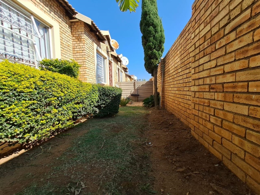 2 Bedroom Property for Sale in Olievenhoutbosch A H Gauteng