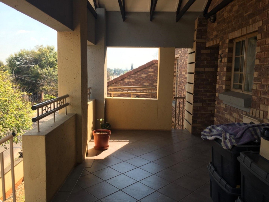 2 Bedroom Property for Sale in Die Hoewes Gauteng