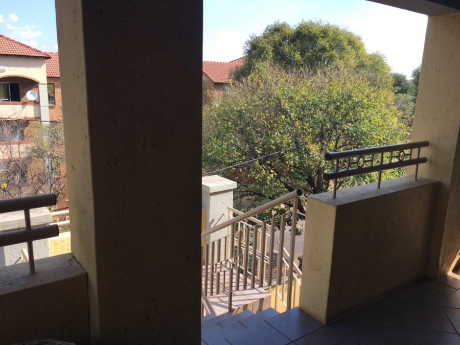 2 Bedroom Property for Sale in Die Hoewes Gauteng