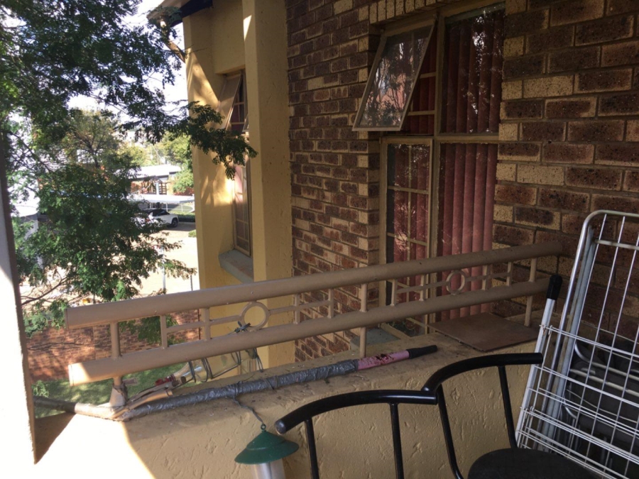 2 Bedroom Property for Sale in Die Hoewes Gauteng