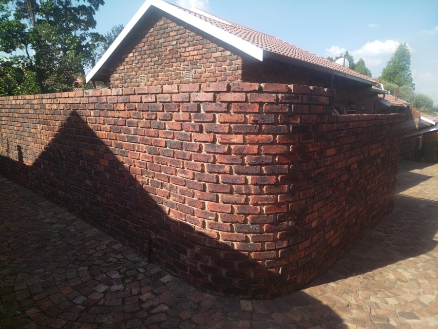 2 Bedroom Property for Sale in Buccleuch Gauteng