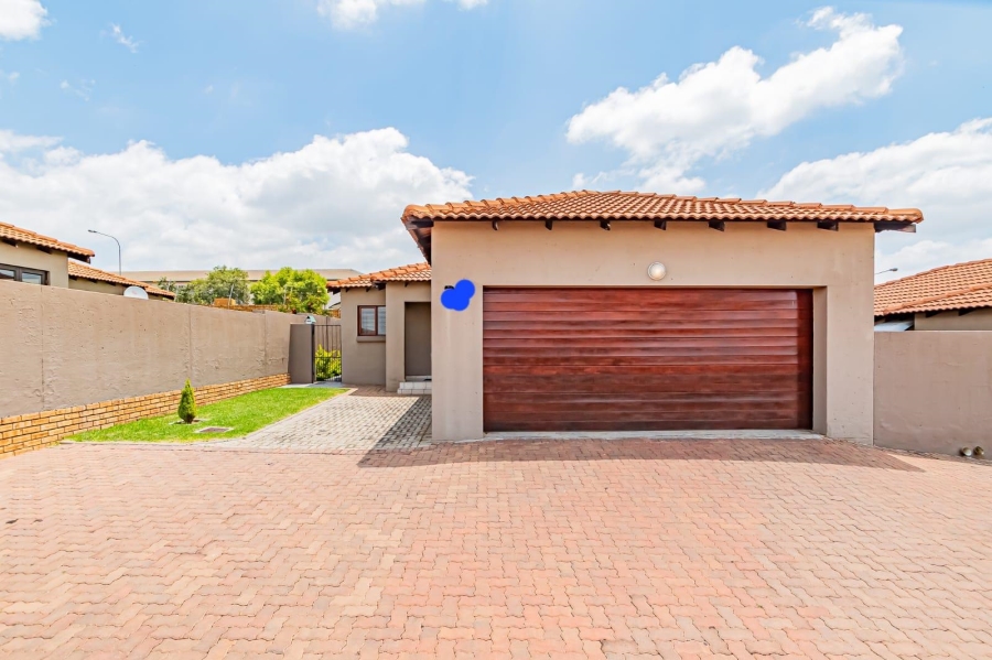 2 Bedroom Property for Sale in Thatchfield Close Gauteng