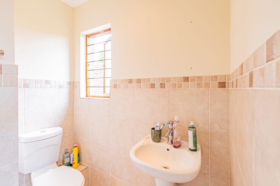 2 Bedroom Property for Sale in Thatchfield Close Gauteng