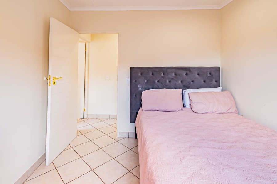 2 Bedroom Property for Sale in Thatchfield Close Gauteng