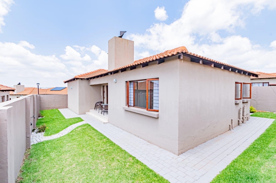 2 Bedroom Property for Sale in Thatchfield Close Gauteng