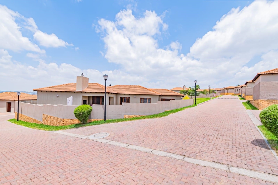 2 Bedroom Property for Sale in Thatchfield Close Gauteng