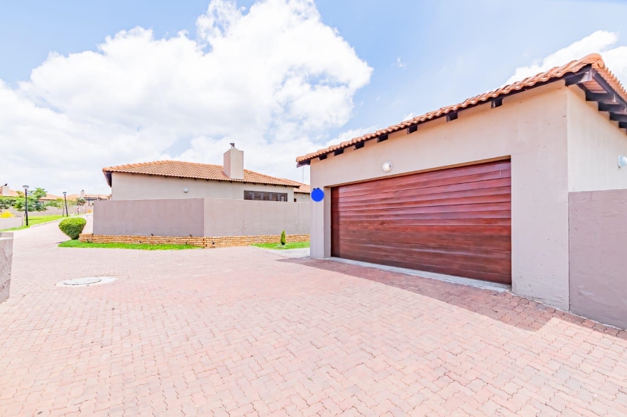 2 Bedroom Property for Sale in Thatchfield Close Gauteng