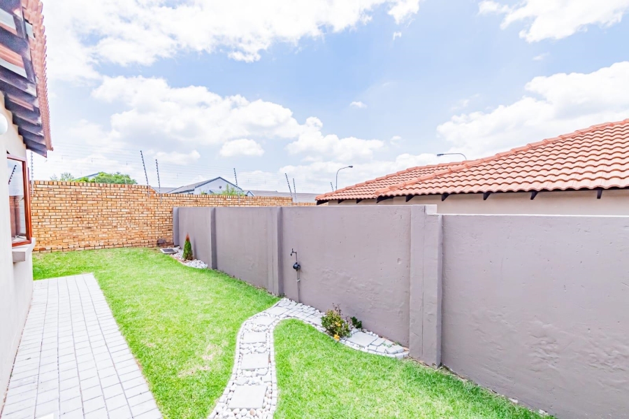 2 Bedroom Property for Sale in Thatchfield Close Gauteng