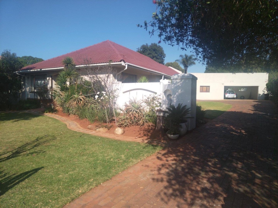 5 Bedroom Property for Sale in Van Riebeeck Park Gauteng