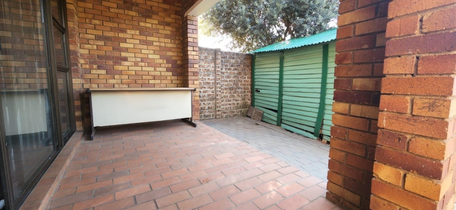 2 Bedroom Property for Sale in Buccleuch Gauteng