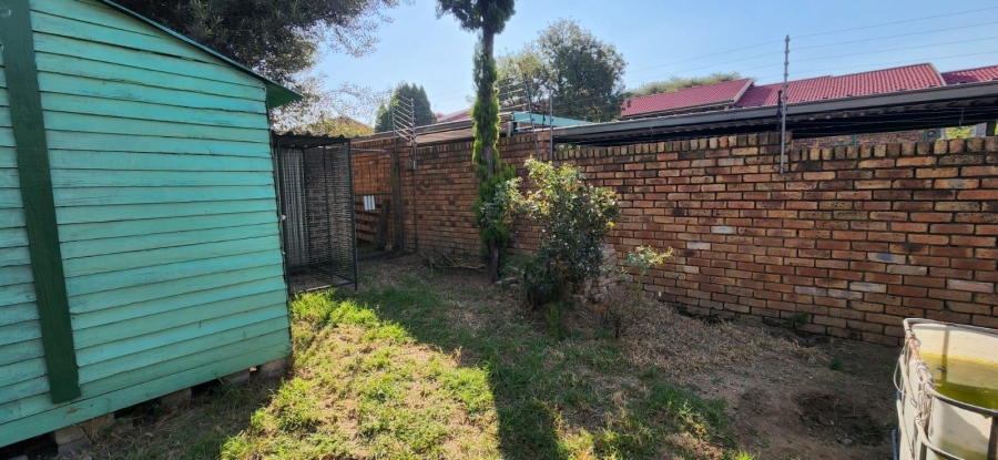 2 Bedroom Property for Sale in Buccleuch Gauteng