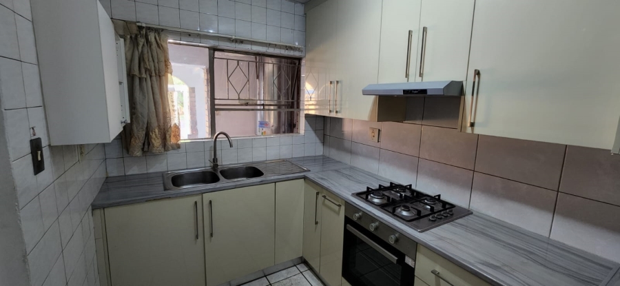 2 Bedroom Property for Sale in Buccleuch Gauteng