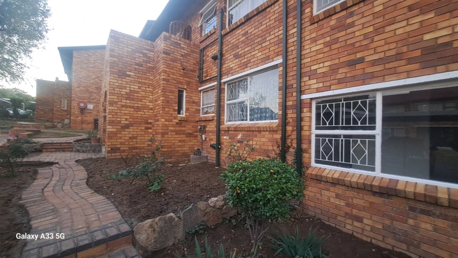 2 Bedroom Property for Sale in Buccleuch Gauteng