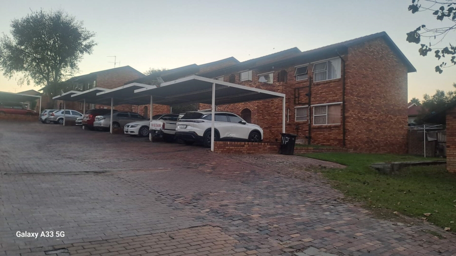 2 Bedroom Property for Sale in Buccleuch Gauteng