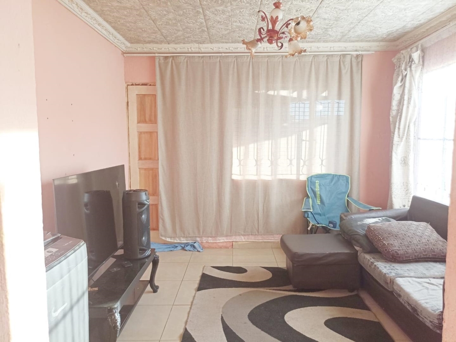 5 Bedroom Property for Sale in Vosloorus Ext 25 Gauteng