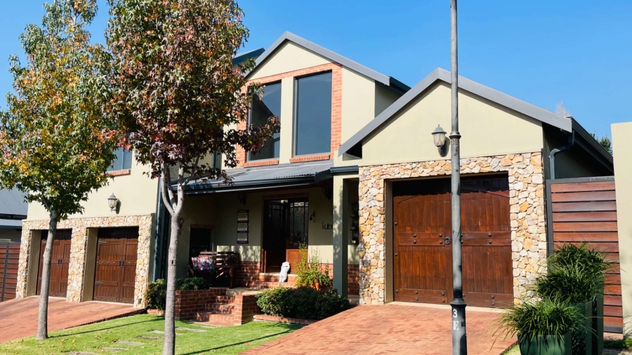 5 Bedroom Property for Sale in Heritage Hill Gauteng