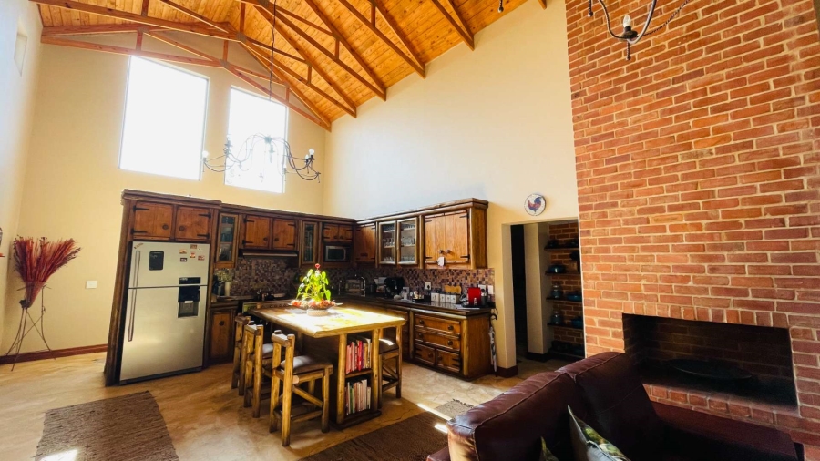 5 Bedroom Property for Sale in Heritage Hill Gauteng