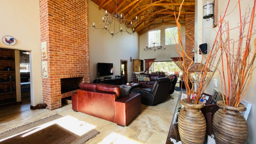 5 Bedroom Property for Sale in Heritage Hill Gauteng