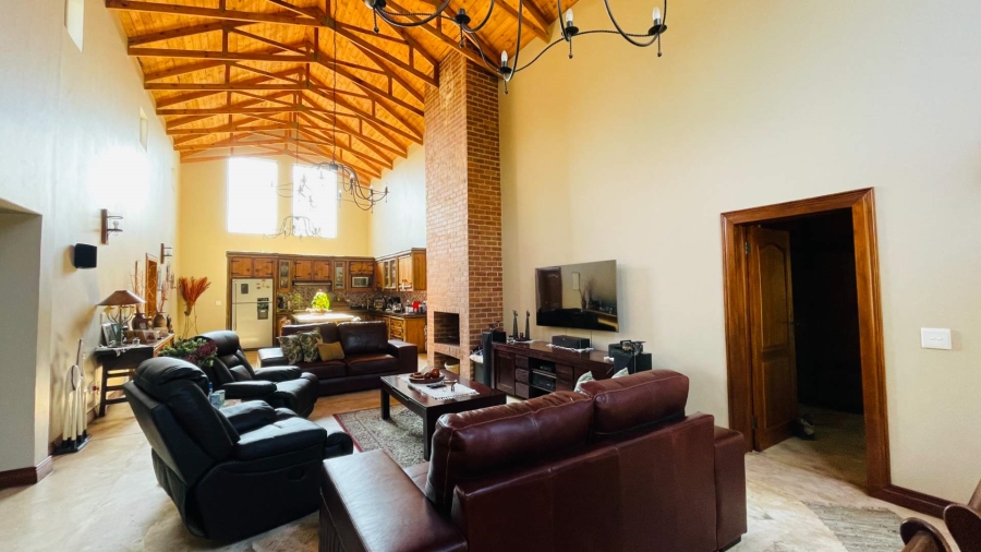 5 Bedroom Property for Sale in Heritage Hill Gauteng