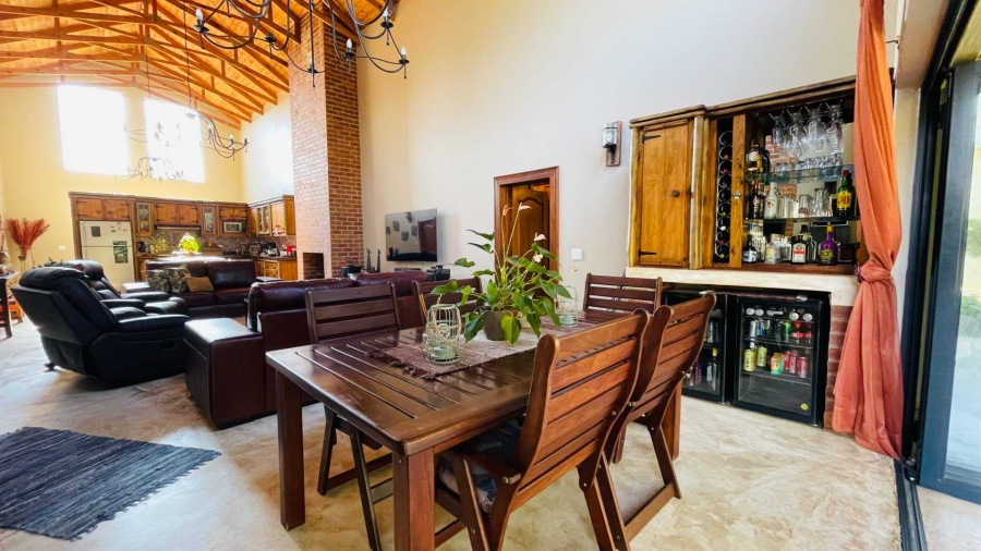 5 Bedroom Property for Sale in Heritage Hill Gauteng