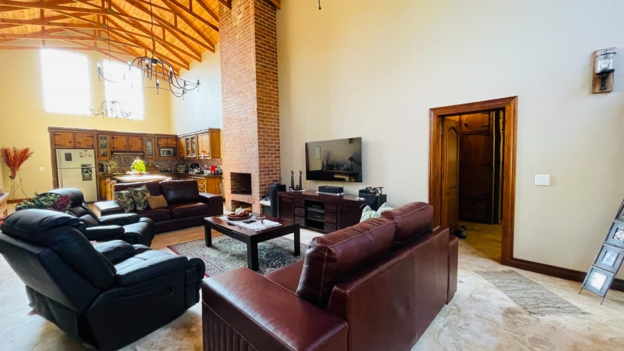 5 Bedroom Property for Sale in Heritage Hill Gauteng