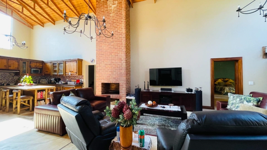 5 Bedroom Property for Sale in Heritage Hill Gauteng