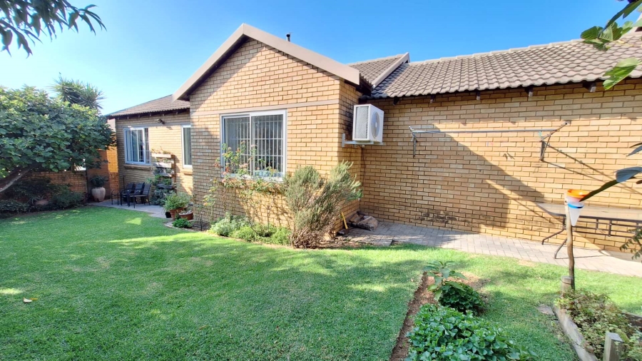 3 Bedroom Property for Sale in Olivedale Gauteng