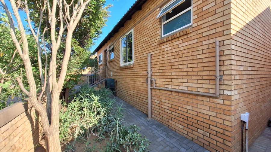 3 Bedroom Property for Sale in Olivedale Gauteng