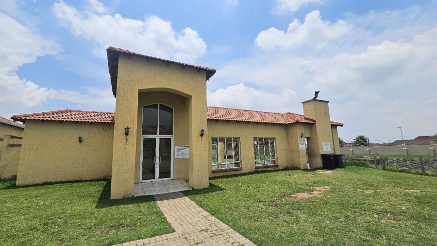 2 Bedroom Property for Sale in Ormonde View Gauteng