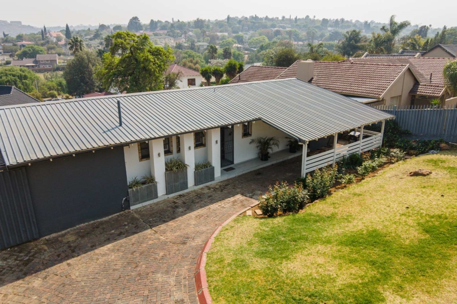 4 Bedroom Property for Sale in Mondeor Gauteng