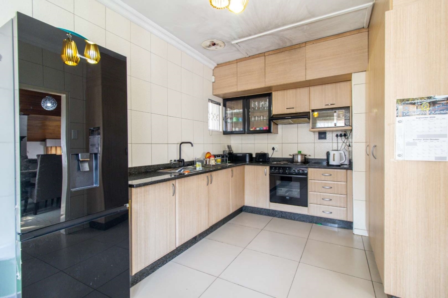 4 Bedroom Property for Sale in Mondeor Gauteng