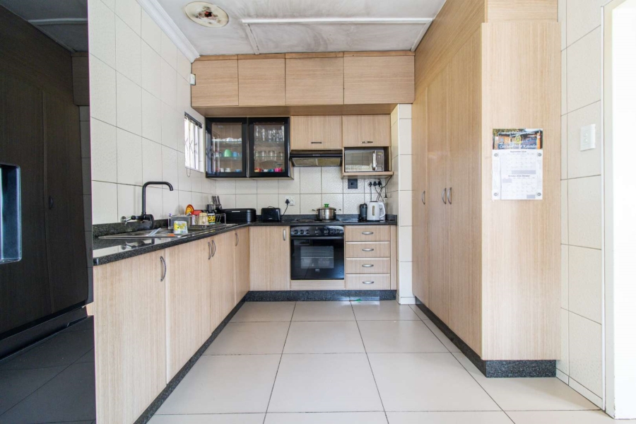 4 Bedroom Property for Sale in Mondeor Gauteng