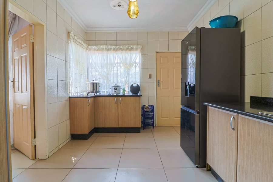 4 Bedroom Property for Sale in Mondeor Gauteng