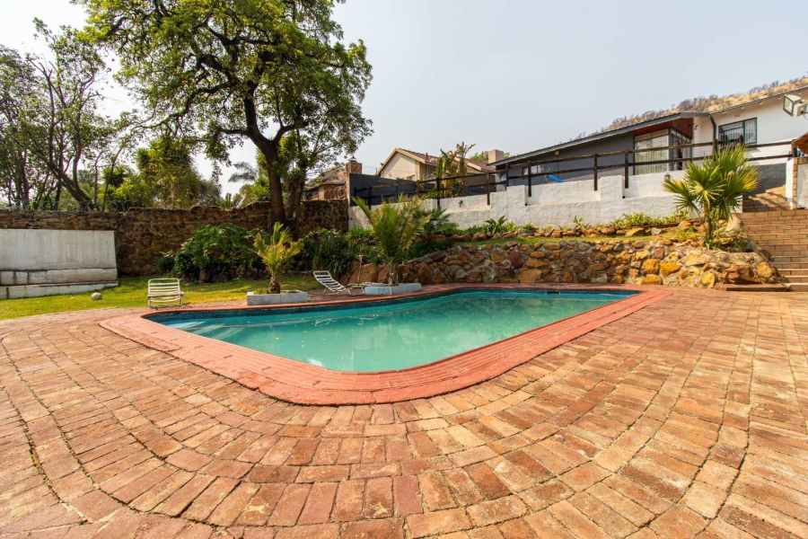 4 Bedroom Property for Sale in Mondeor Gauteng