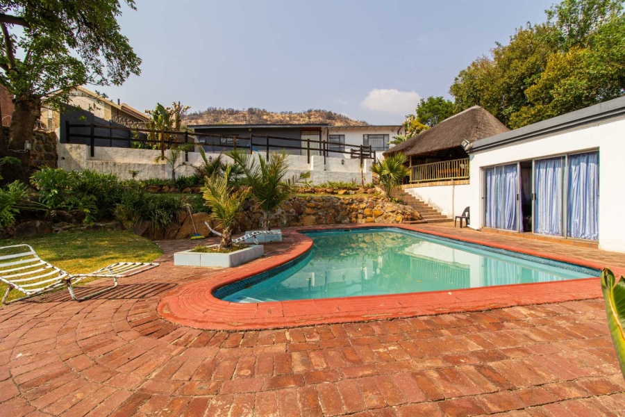 4 Bedroom Property for Sale in Mondeor Gauteng