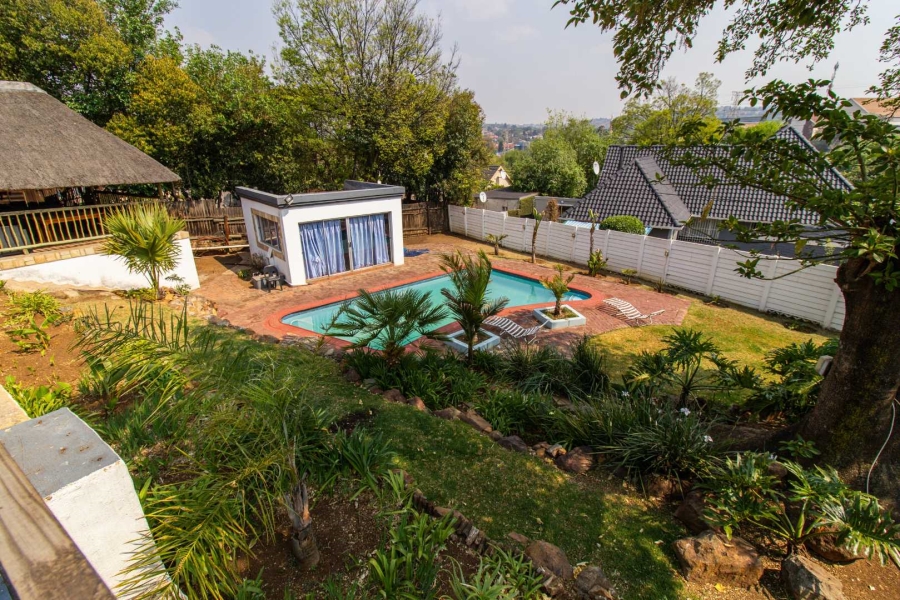 4 Bedroom Property for Sale in Mondeor Gauteng