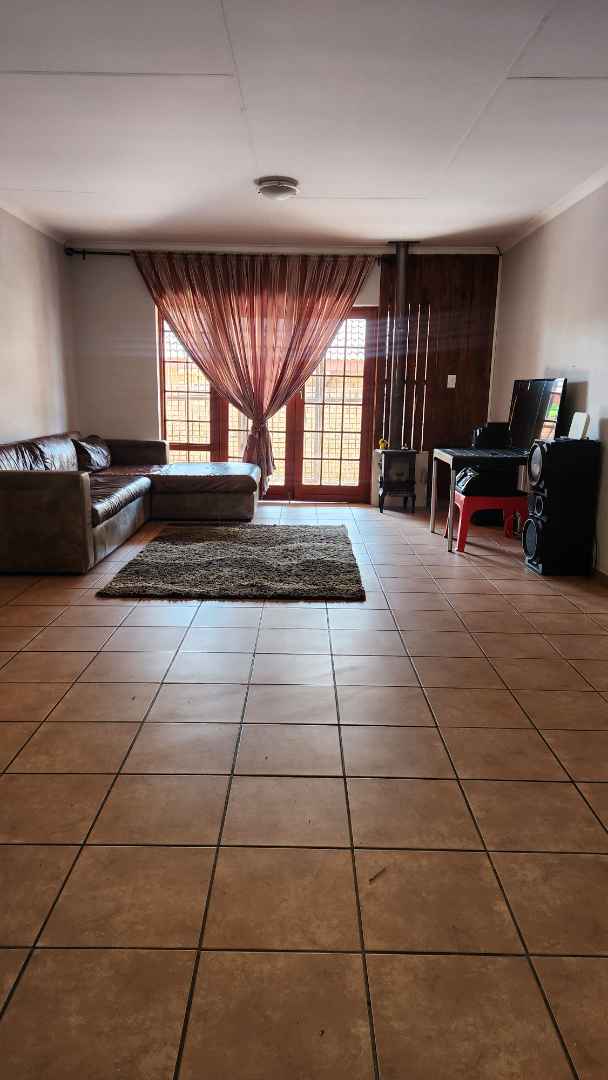 To Let 3 Bedroom Property for Rent in Theresa Park Gauteng