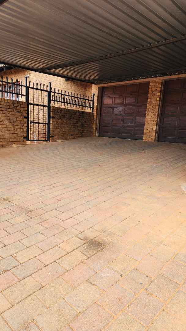 To Let 3 Bedroom Property for Rent in Theresa Park Gauteng