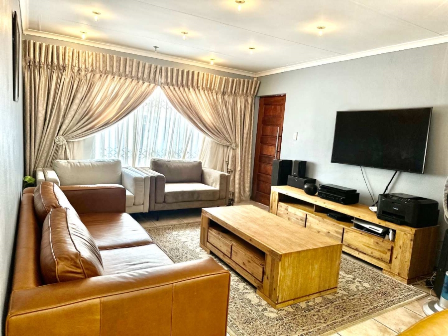 3 Bedroom Property for Sale in Cosmo City Gauteng