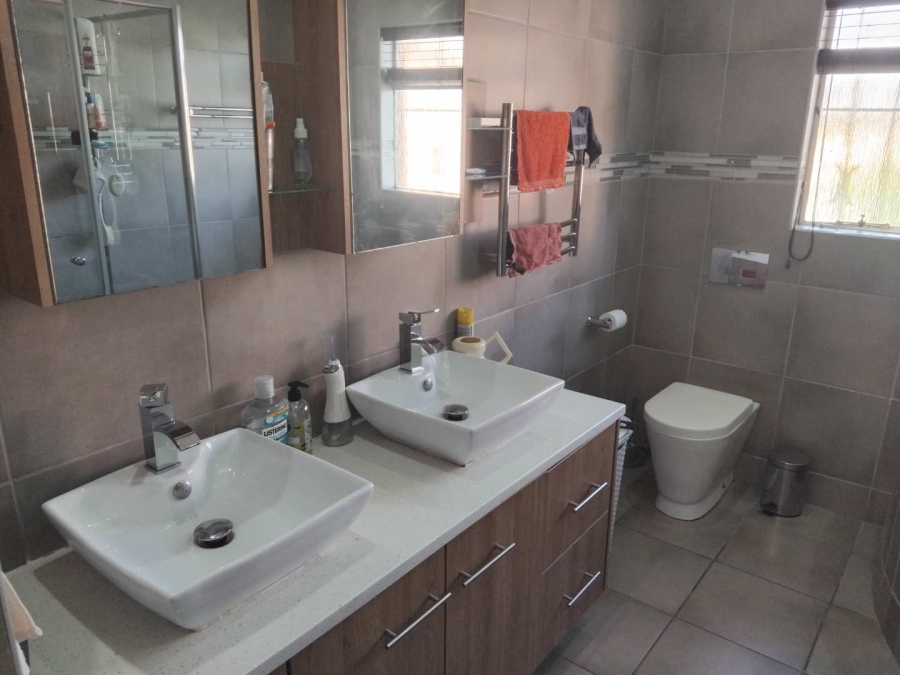 4 Bedroom Property for Sale in Winchester Hills Gauteng