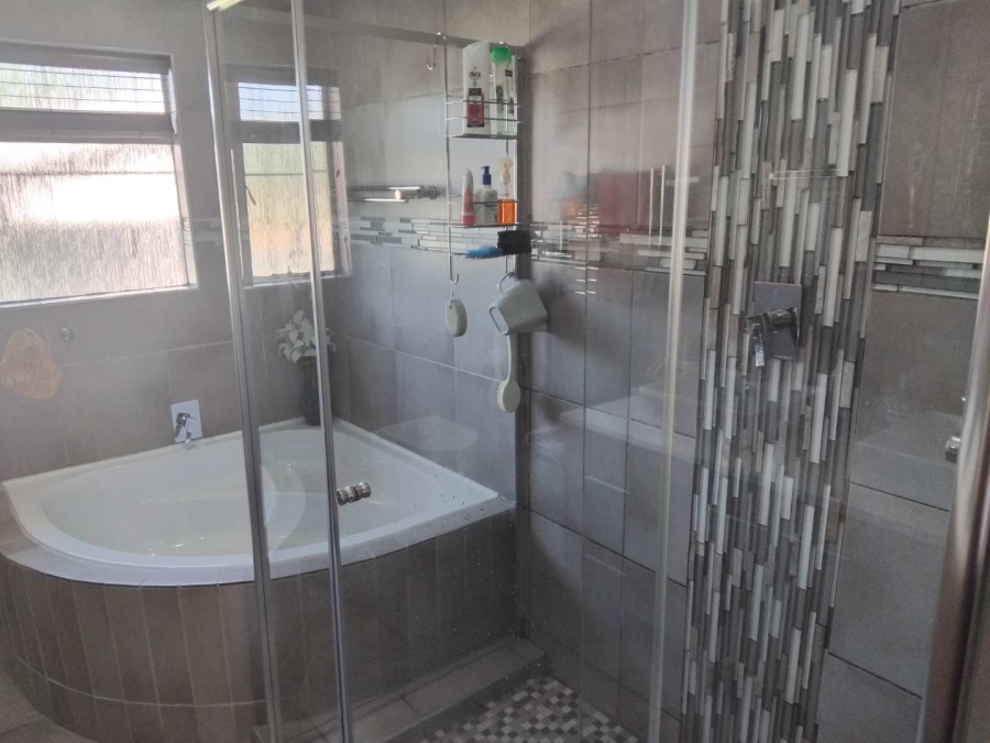 4 Bedroom Property for Sale in Winchester Hills Gauteng