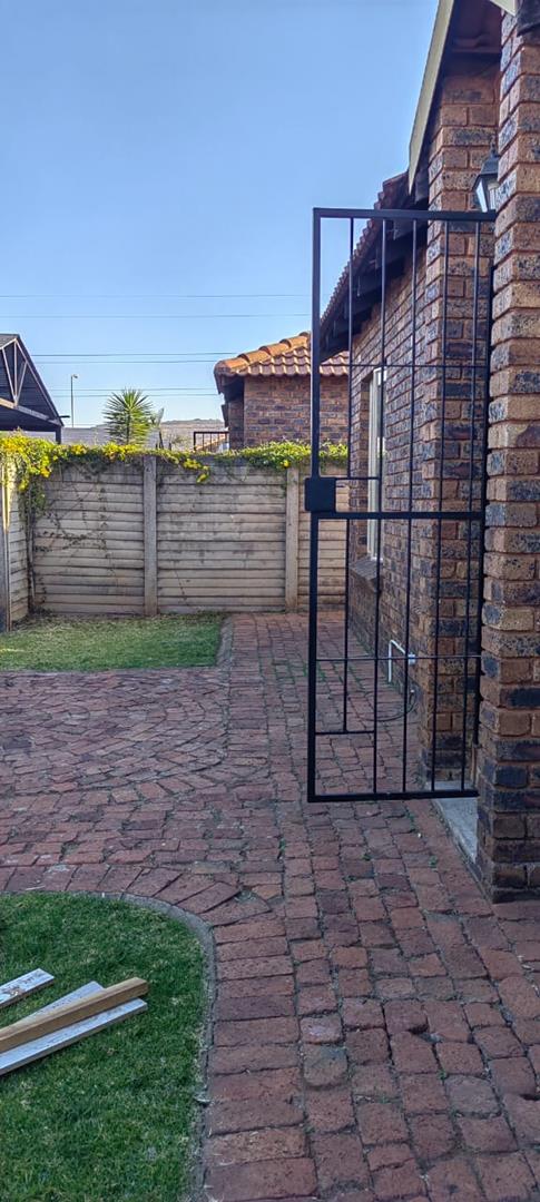 2 Bedroom Property for Sale in Hercules Gauteng