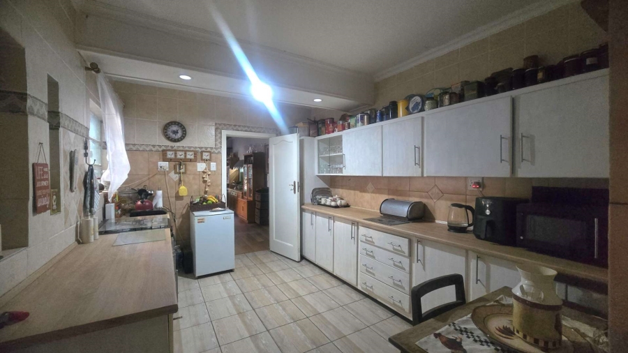 8 Bedroom Property for Sale in Kameeldrift East Gauteng