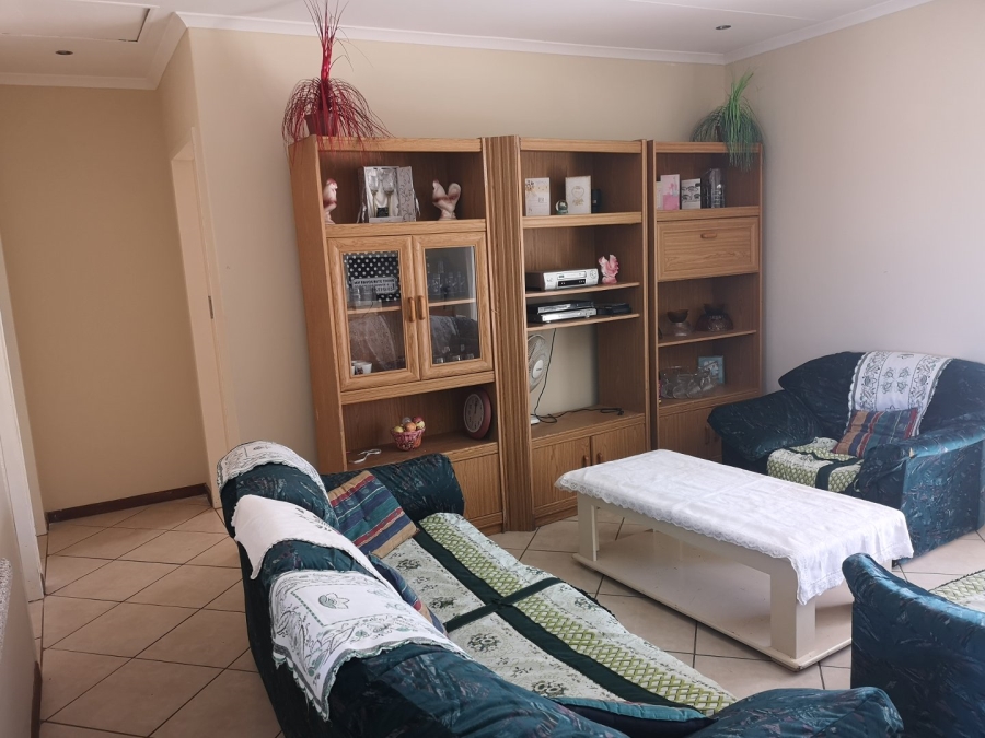 2 Bedroom Property for Sale in Monavoni Gauteng